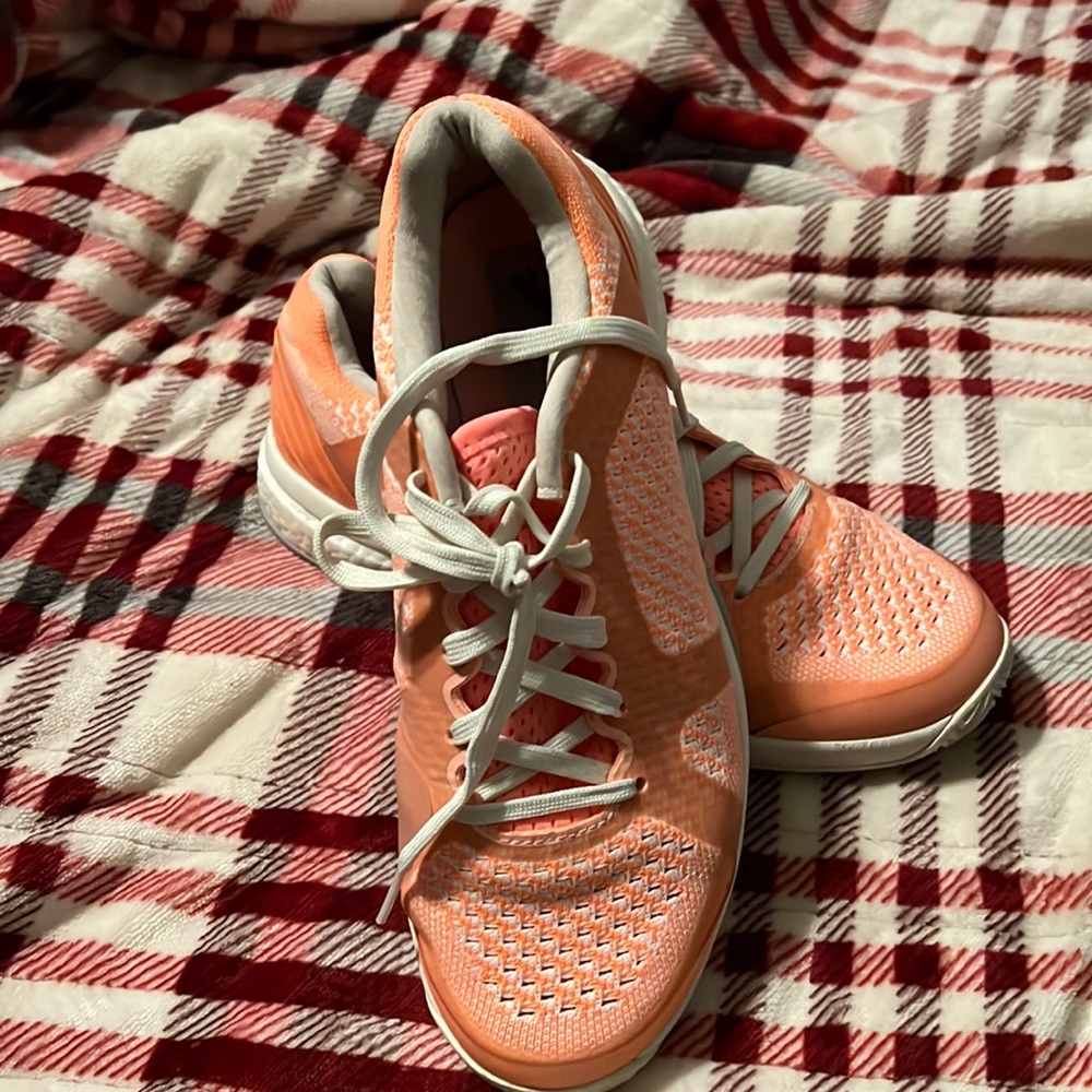 Adidas tennis sneaker